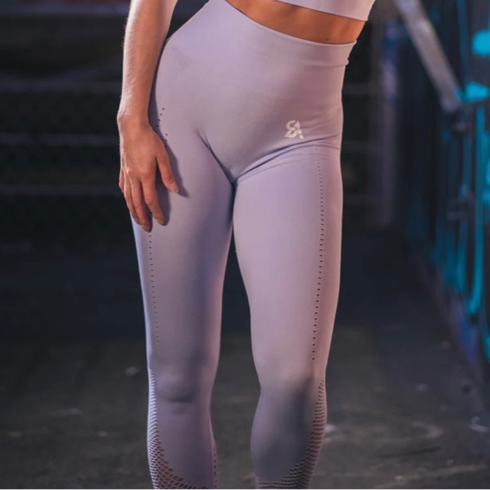 Fitness apparel leggings light blue